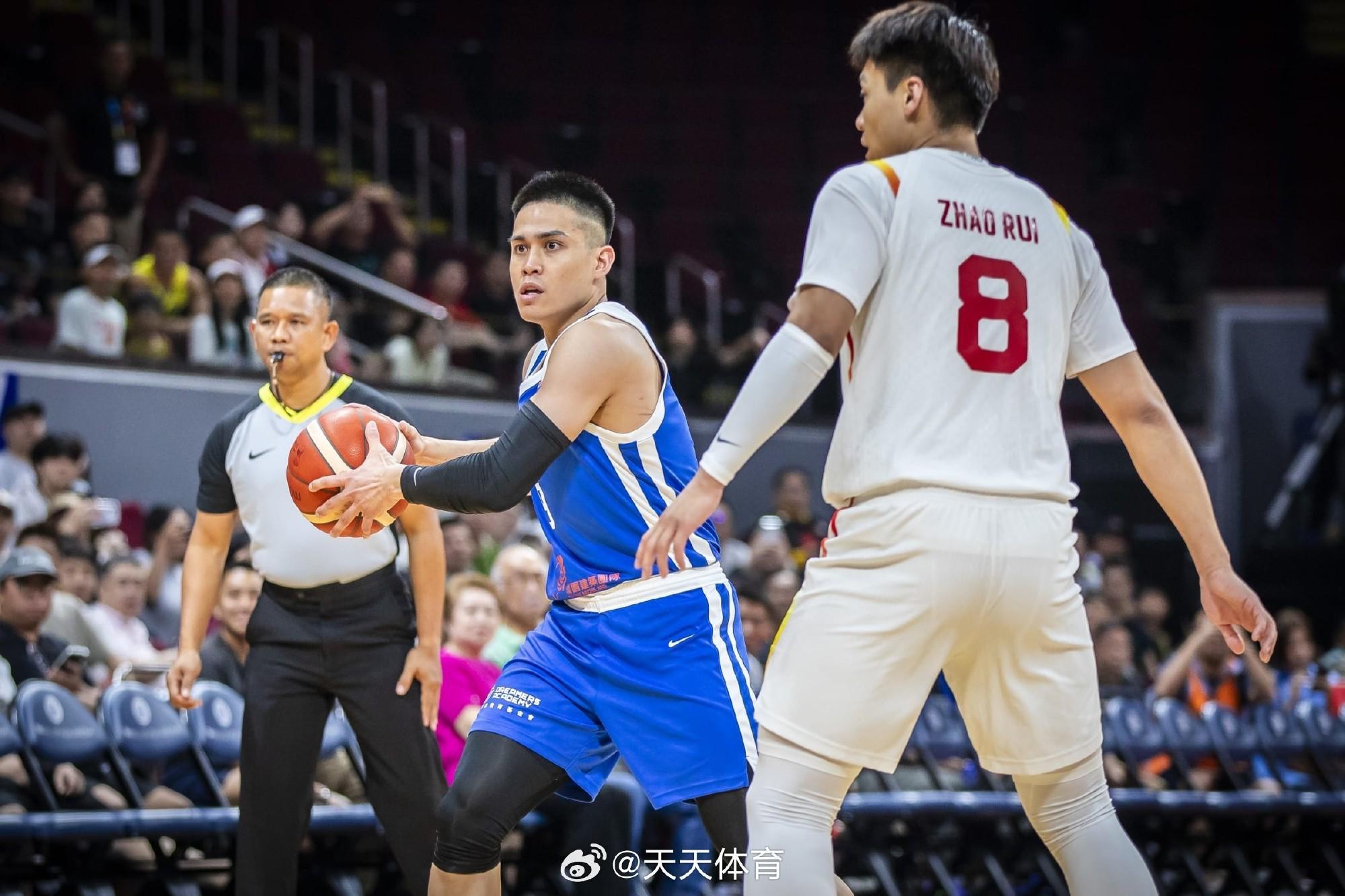 媒体人：中国男篮是一支很难执教的球队，信心像玻璃一样易碎